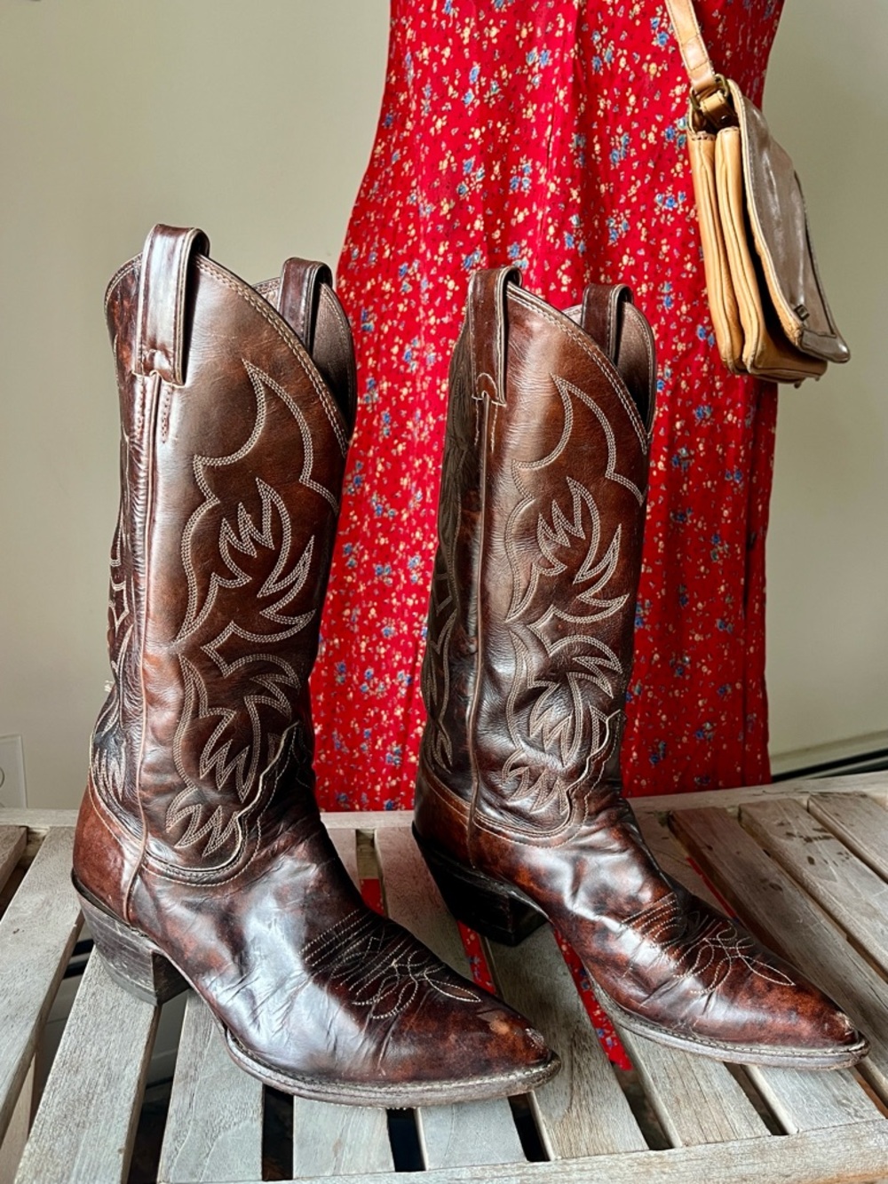 Vintage Justin 2220 Cowboy Boots Brown Leather Snip Toe USA Made 7B Western